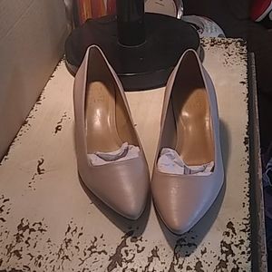 Naturalizer leather nude heels